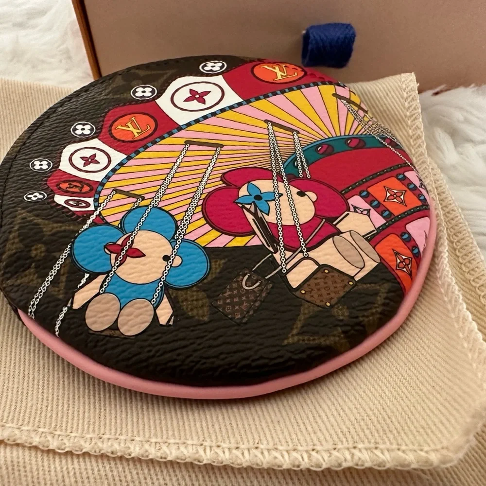 Louis Vuitton 2020 Vivienne Christmas Animation Japan LE Round Coin Purse‎ *NEW*